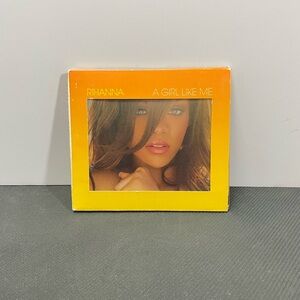 A Girl Like Me - Audio CD By Rihanna - GOOD